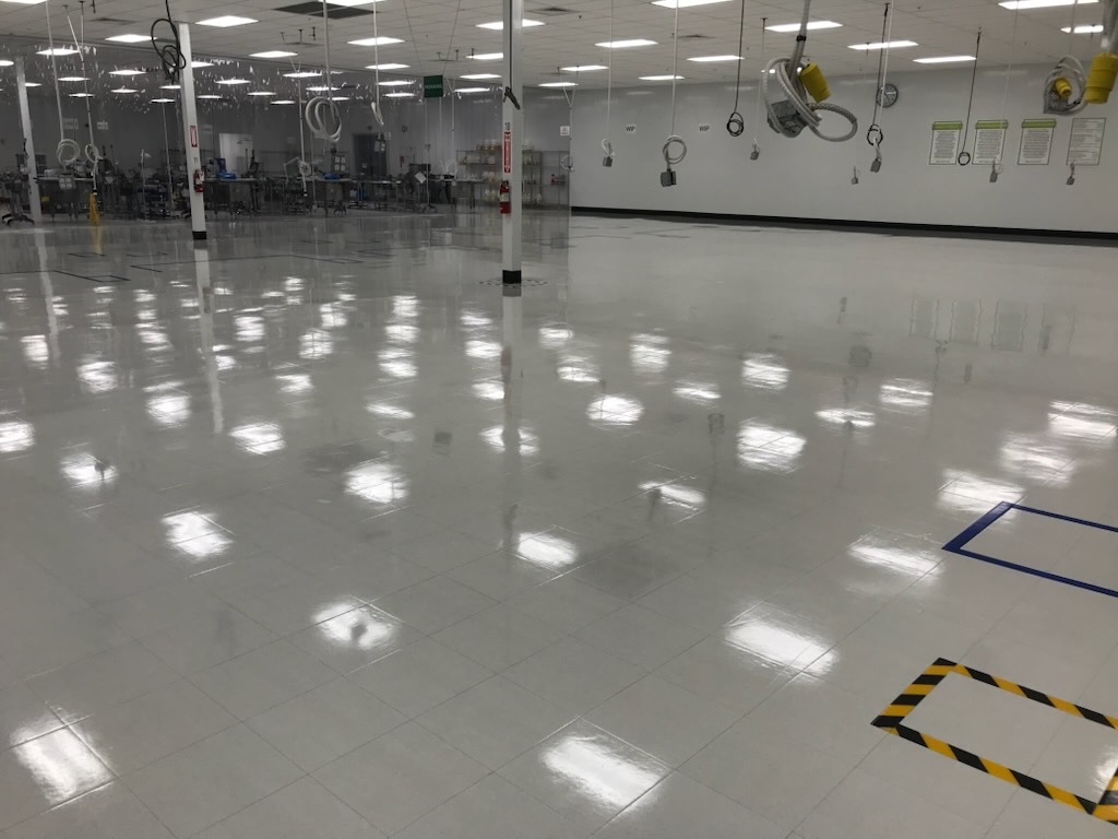 Glossy finished floor in an industrial controlled environment